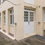 Modern Ground Floor Apartment