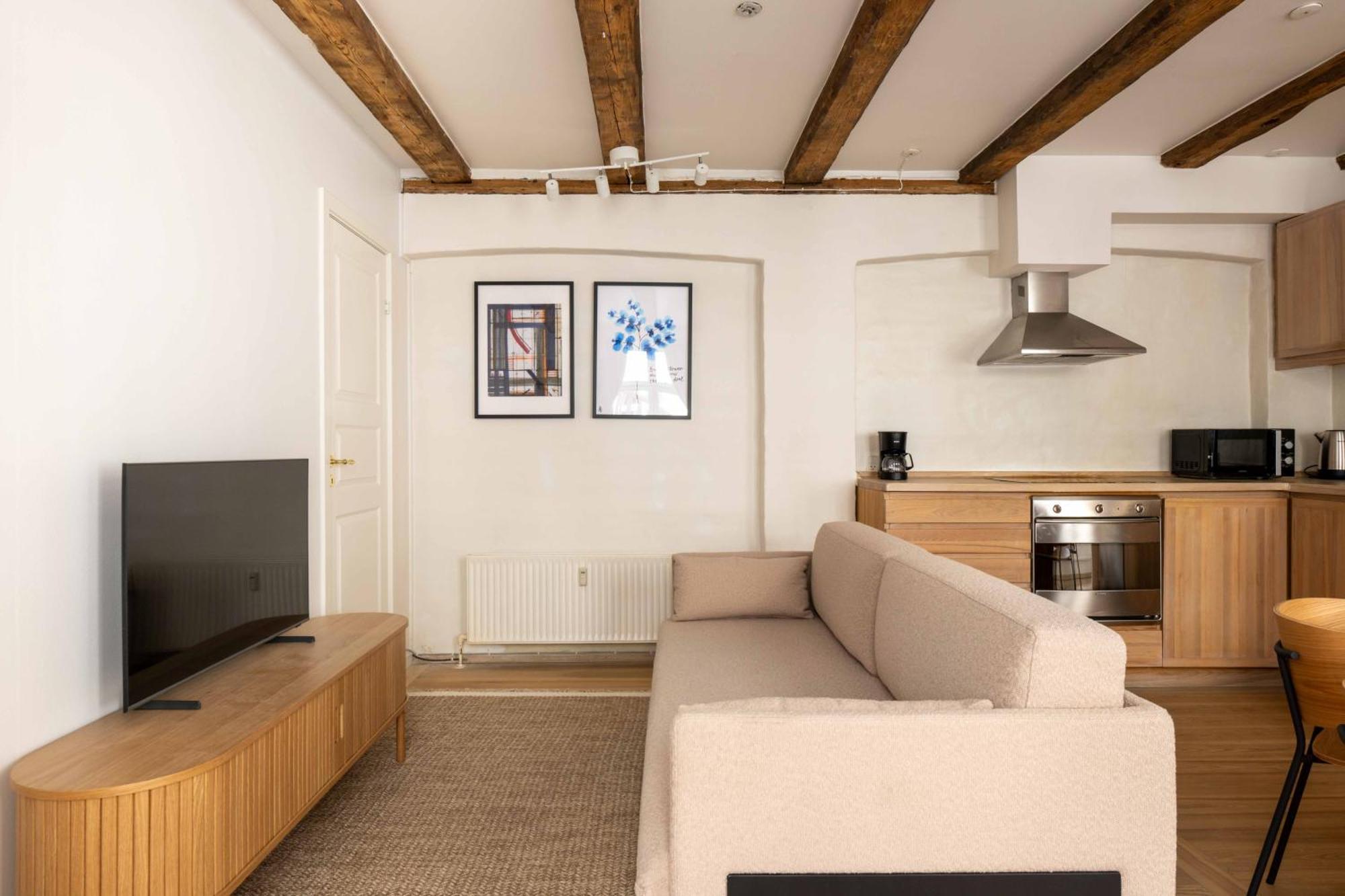 Modern Ground Floor Apartment *